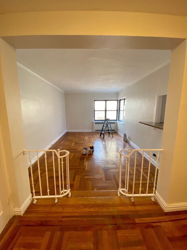 Building Photo - 256 Martine Ave