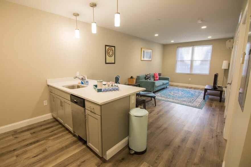 Building Photo - 140 Pearl St