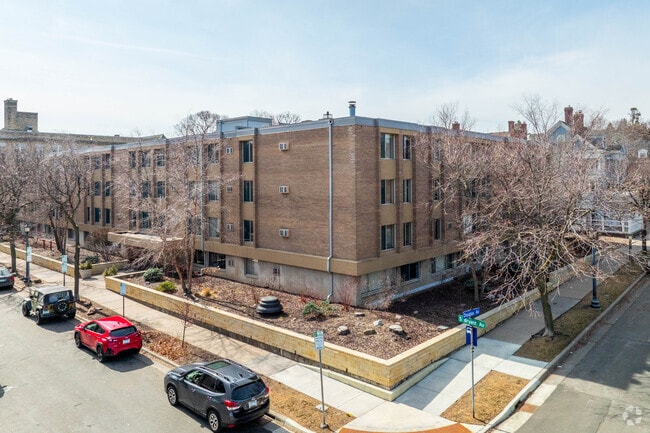 Building Photo - Mount Curve Condominiums