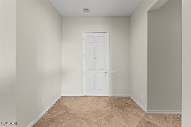 Building Photo - 2685 La Boutique St