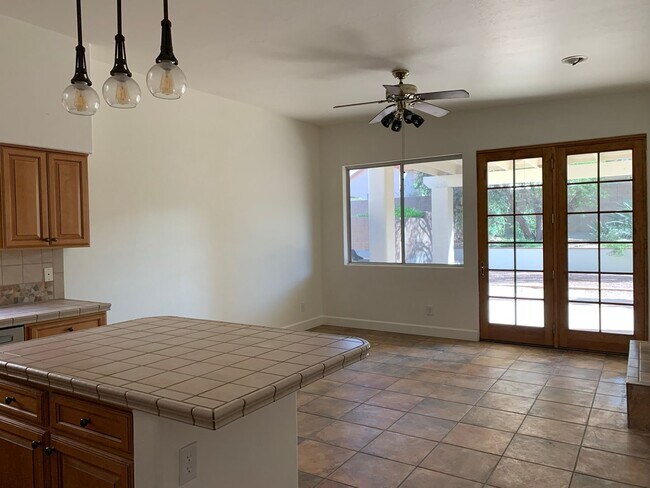 Building Photo - 3 bedroom, 2 bath with 2 car garage