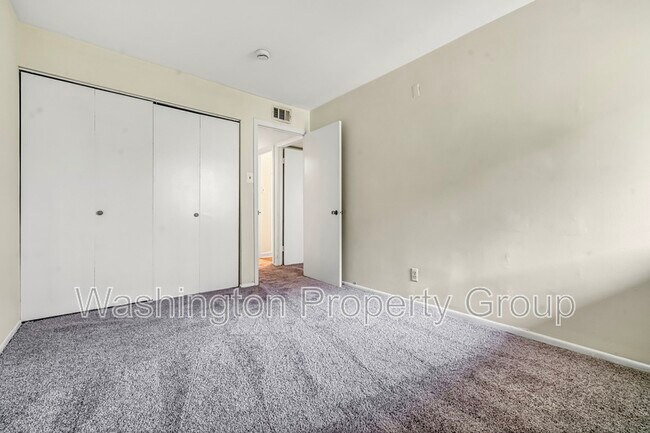 Building Photo - 3904 Stone Gate Dr