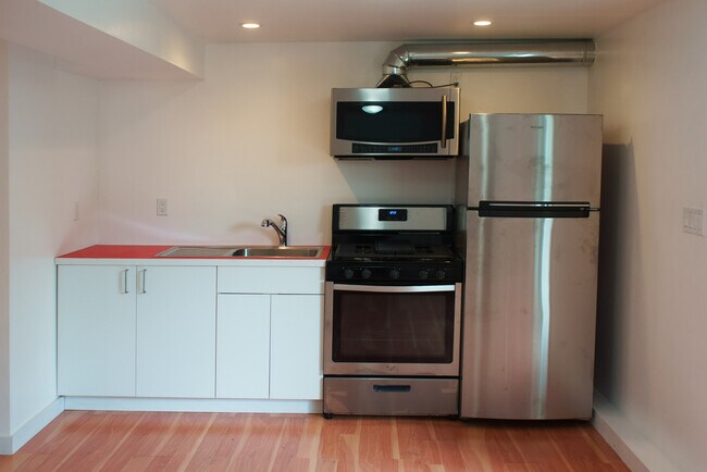 Building Photo - 8 Los Robles Dr