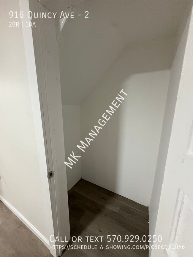 Building Photo - 916 Quincy Ave