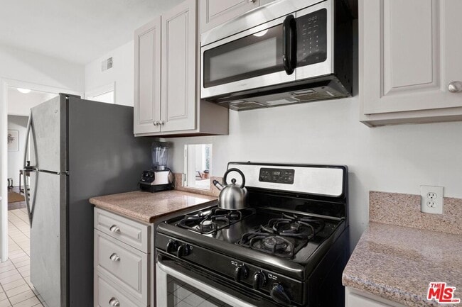 Building Photo - 2294 Mountain Oak Dr