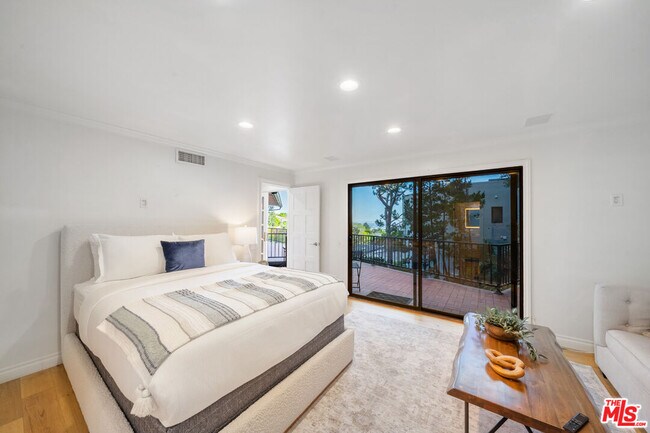 Building Photo - 9305 Beverlycrest Dr