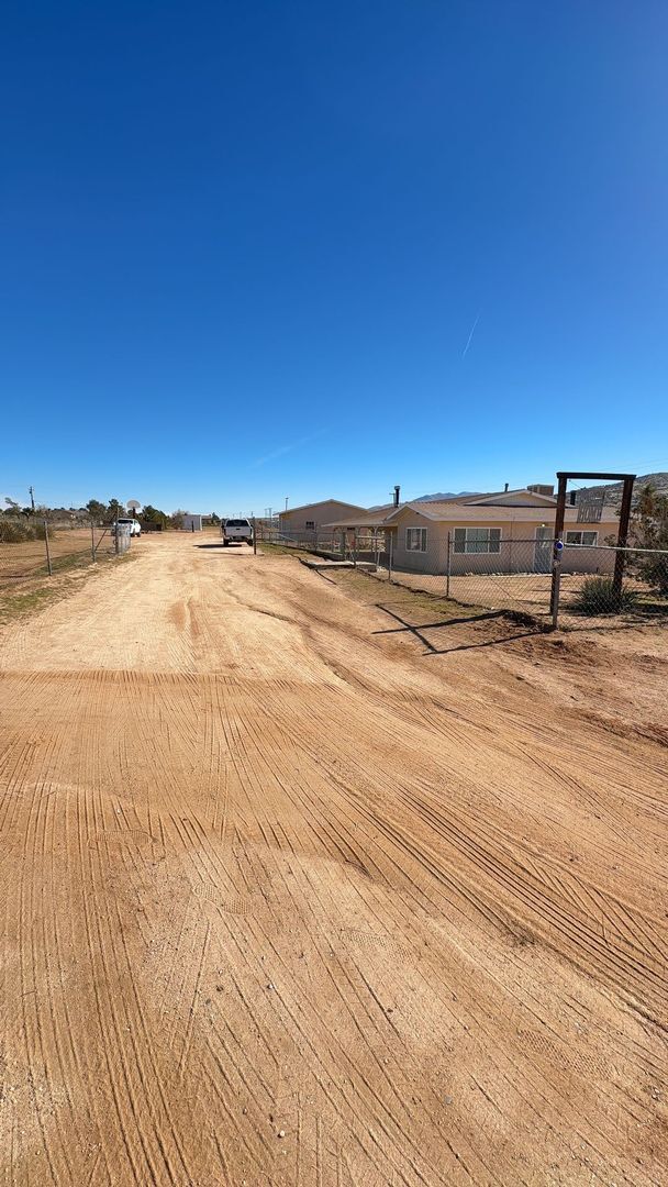 Building Photo - 3 BEDROOM HOME WITH WORKSHOP ON 2 1/2 ACRES