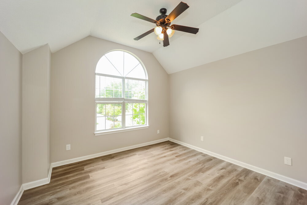 Building Photo - 130 Woodlake Dr