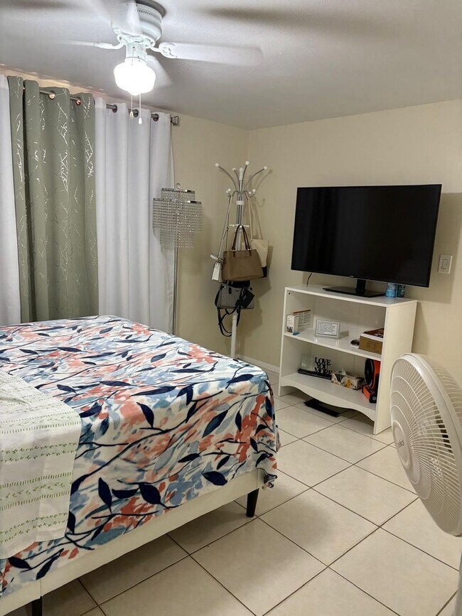 Building Photo - Move-In Ready 3BR/2BA single-Family Home i...