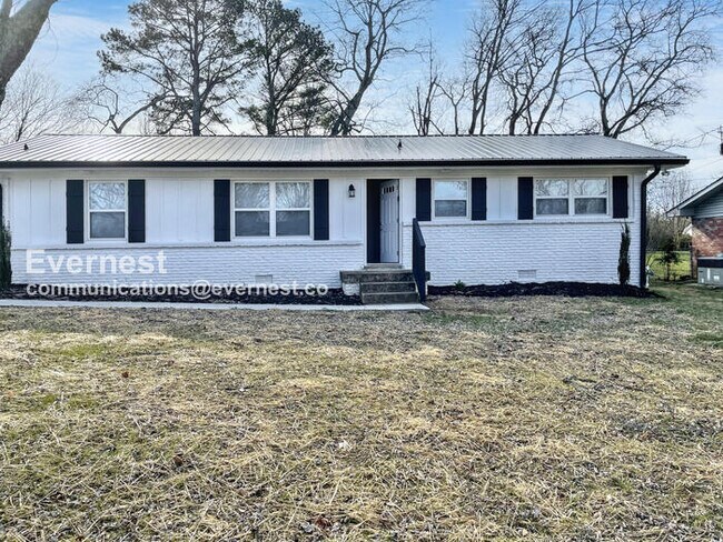 Primary Photo - 3 Bed, 2 Bath Home with Off-Street Parking...