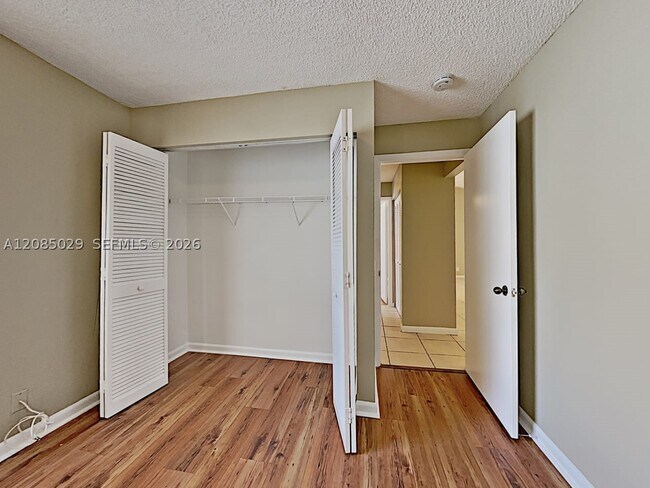 Building Photo - 1380 Presidio Dr