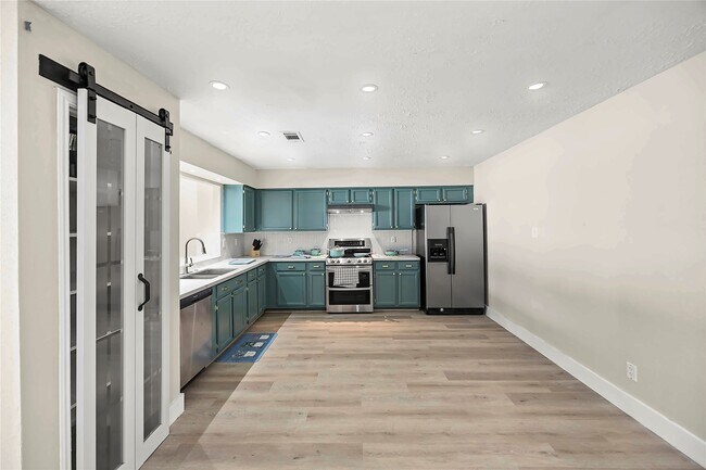 Building Photo - 10814 Village Trail Dr
