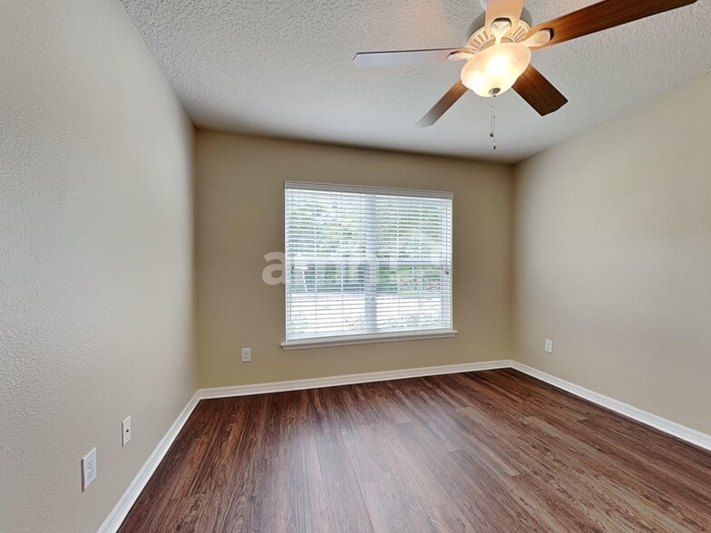 Building Photo - 915 Branchwood Way