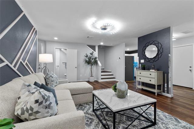 Building Photo - 212 Creek Cove Dr