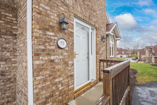 Building Photo - 72 Nicholas Dr