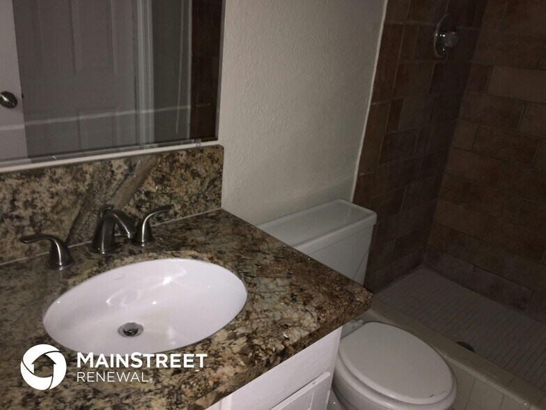 Building Photo - 1819 N 47th Dr