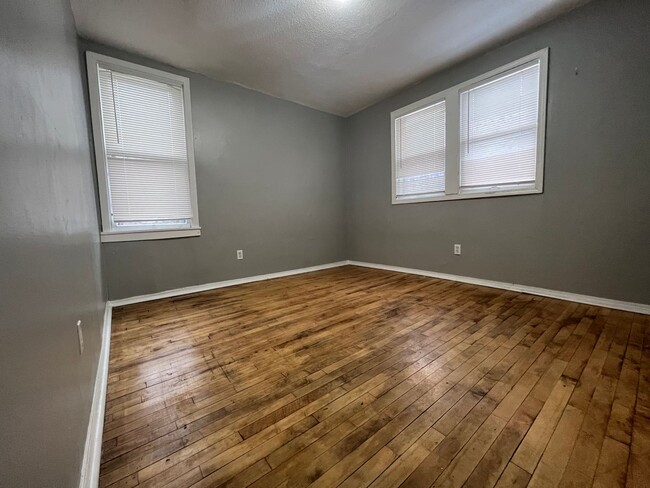 Building Photo - Cozy 3 Bedroom 1 Bathroom Duplex in Minnea...