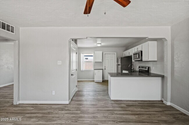 Building Photo - 522 E Pierson St