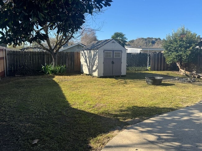 Building Photo - 3 Bedroom, 2 Bath, 2 car garage