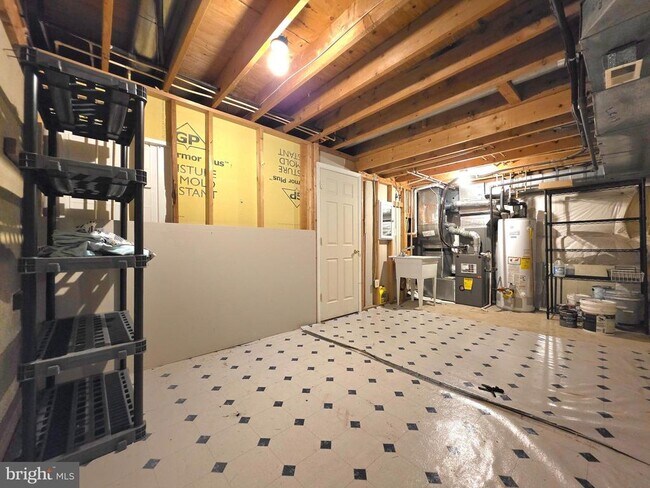 Building Photo - 3989 Hartlake St