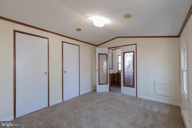 Building Photo - 126 Fabric Dr