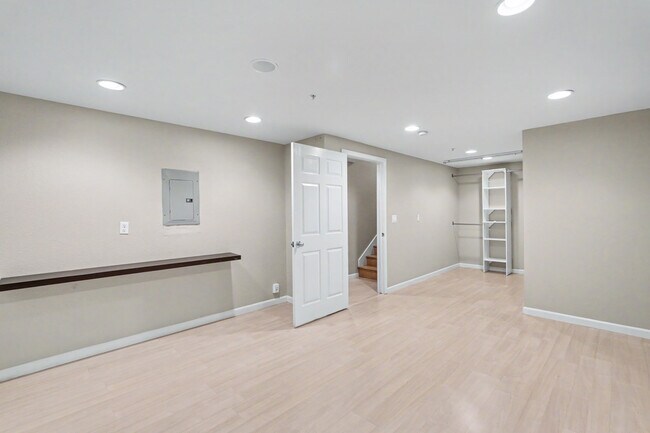 Building Photo - 437 Camille Cir