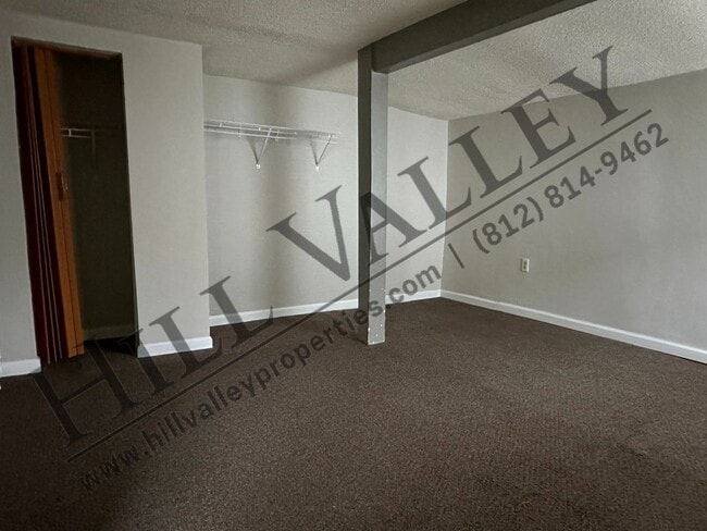 Building Photo - Three bedroom close to Downtown and ISU