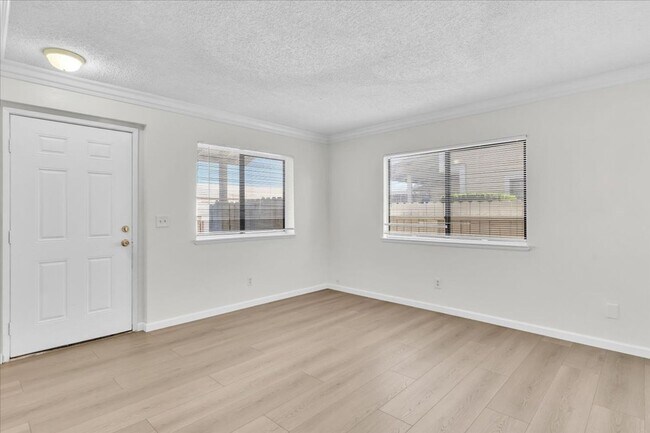 Building Photo - Spacious 2-Bedroom Townhome in Hesperia, CA!