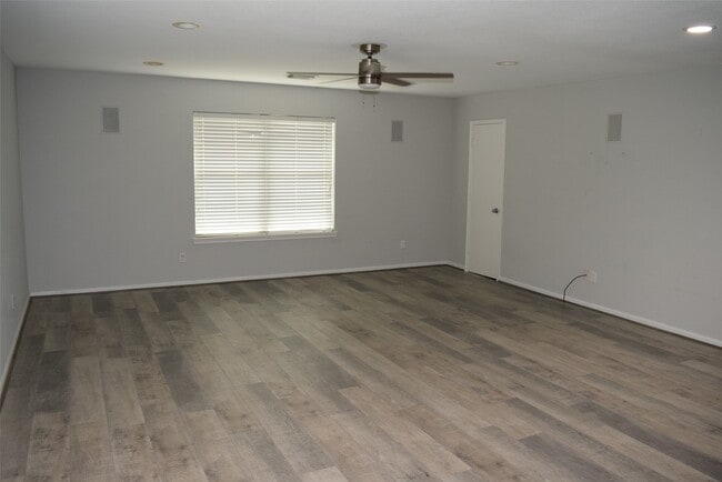 Building Photo - 15510 Liberty Bluff Dr