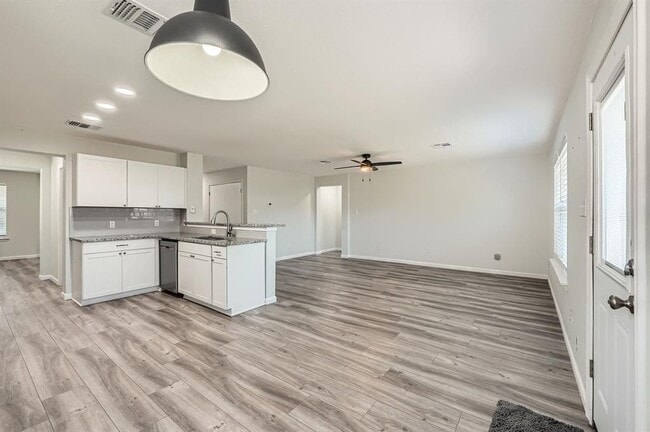 Building Photo - 305 Bird Dog Bend