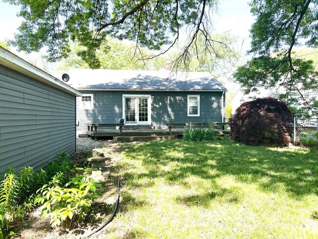 Building Photo - East Side 2 Bedroom, 1  Bath Beauty with Fenced Backyard & Hardwood Floors