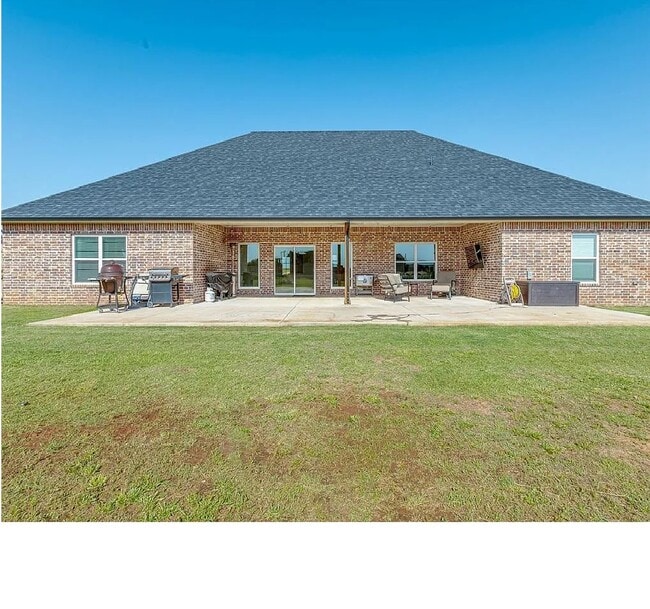 Building Photo - 22830 N Rockwell Ave