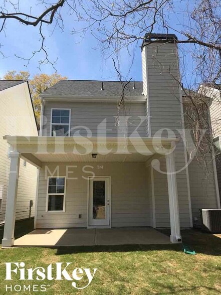 Building Photo - 8 E Newnan Rd