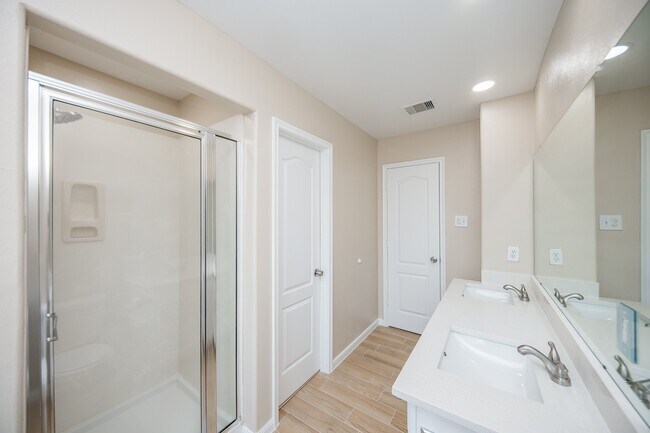 Building Photo - 20510 Raincrest Dr