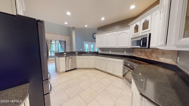 Building Photo - 11881 Honey Locust Dr