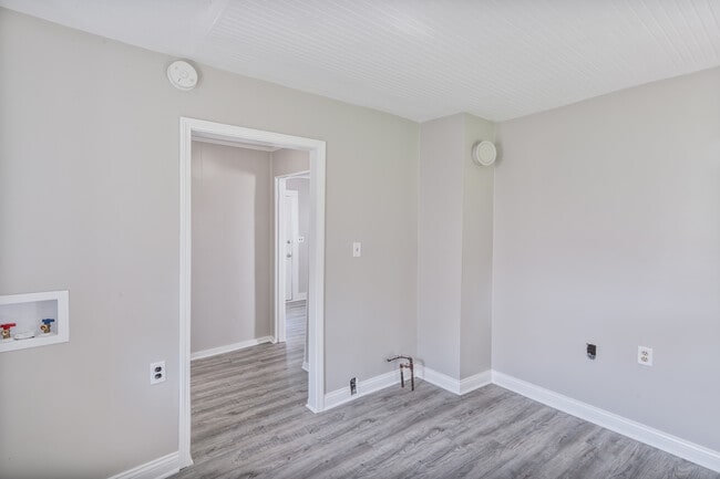 Building Photo - 403 McKenna St