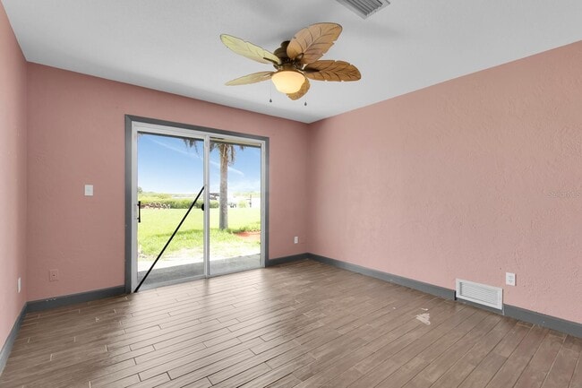 Building Photo - 203 Parkwood Ln