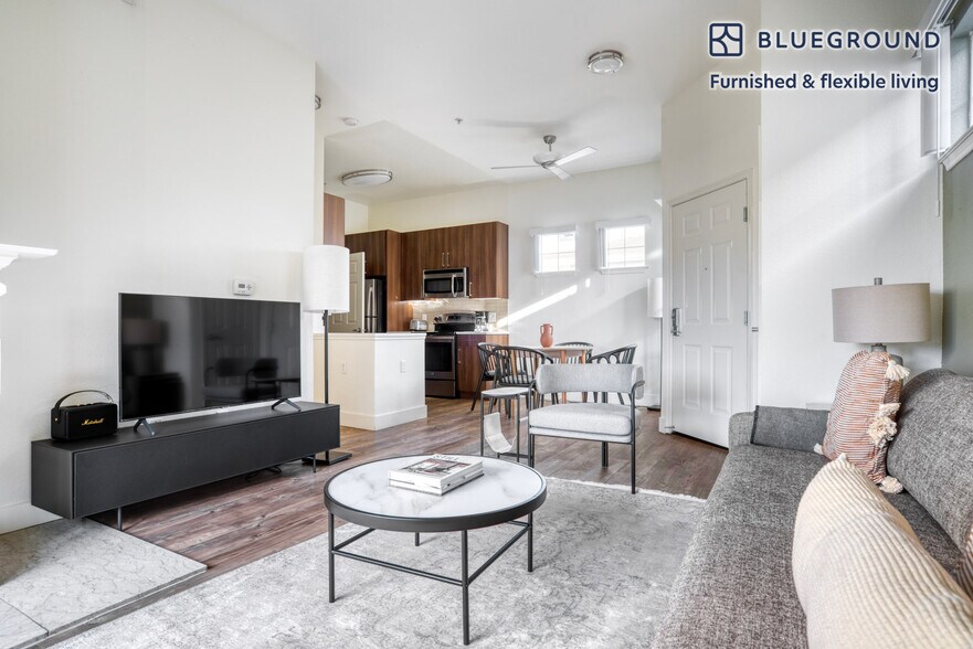 Building Photo - 1265 Lakeside Dr