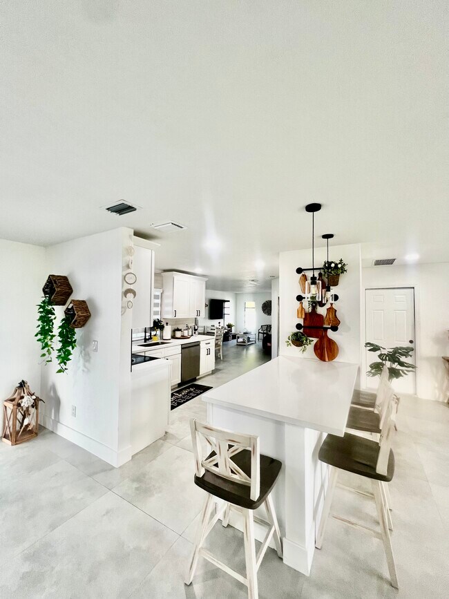 Building Photo - 231 SE 45th Terrace