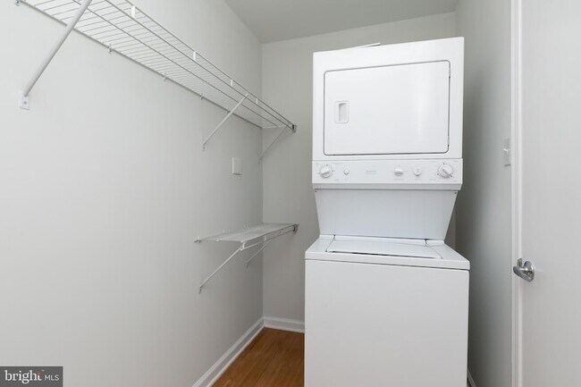 Building Photo - 1637-39 Poplar St