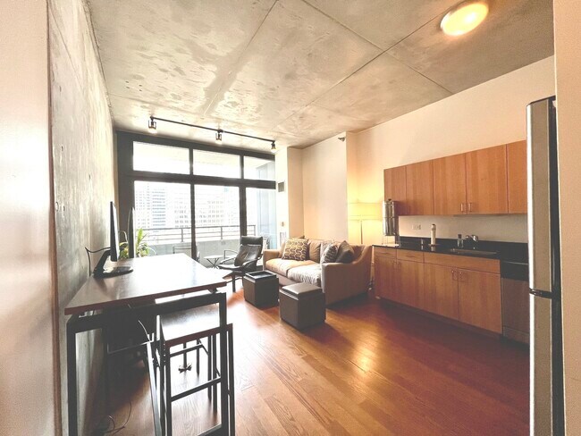 Building Photo - 235 W Van Buren St