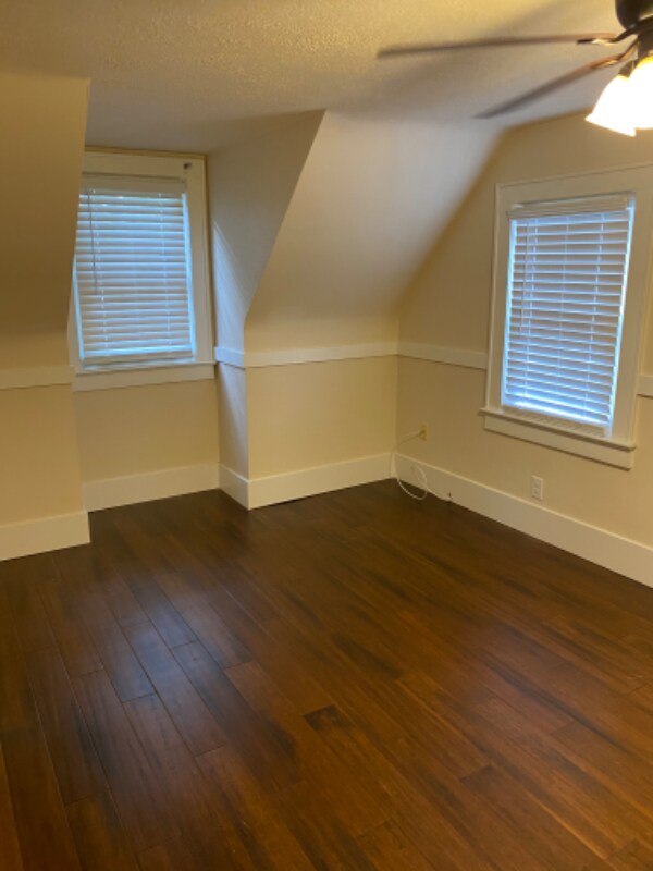 Building Photo - 129 Laurel Rd