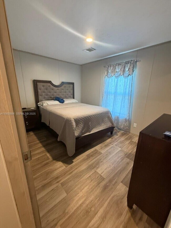 Building Photo - 1250 Homestead Ave