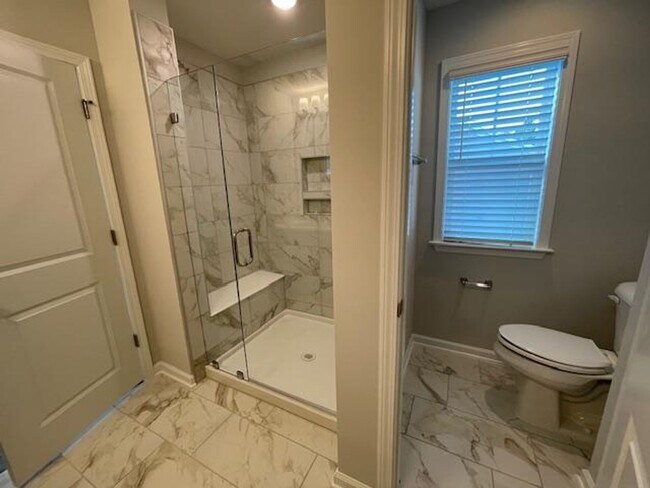 Building Photo - 1988 Chipley Dr