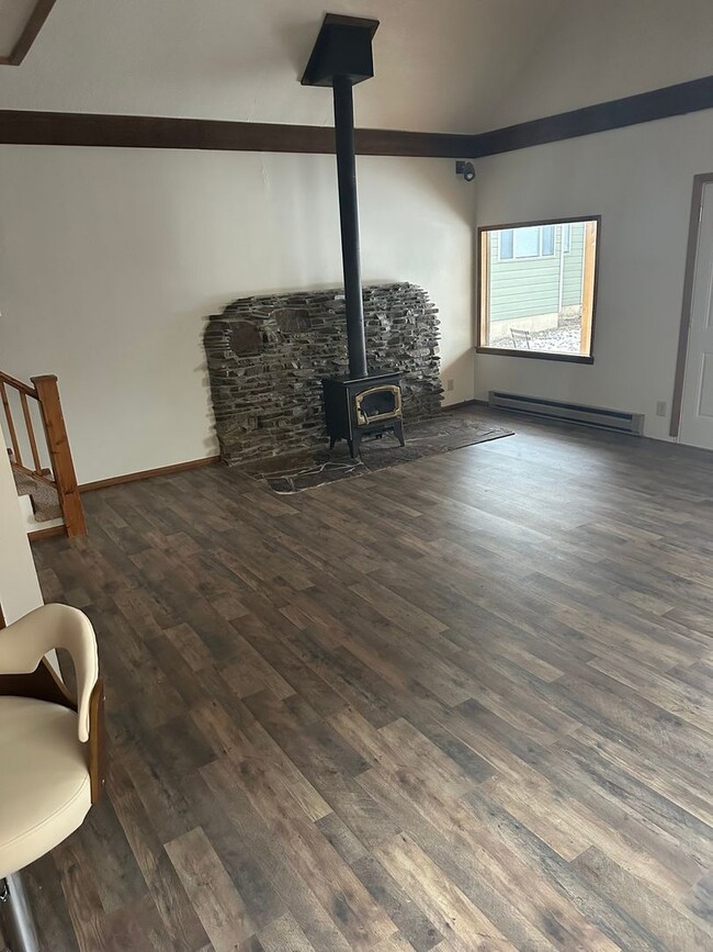 Building Photo - Charming 2BR House in Whitefish