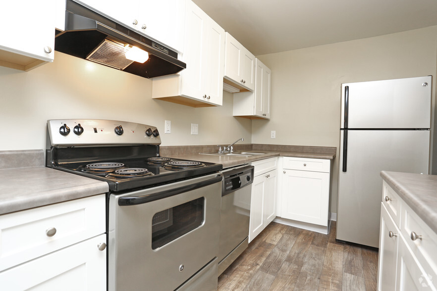 Remodeled Kitchen - Shoreline 1841 Apartment Homes