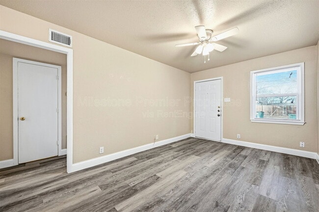 Building Photo - 817 S Elm St