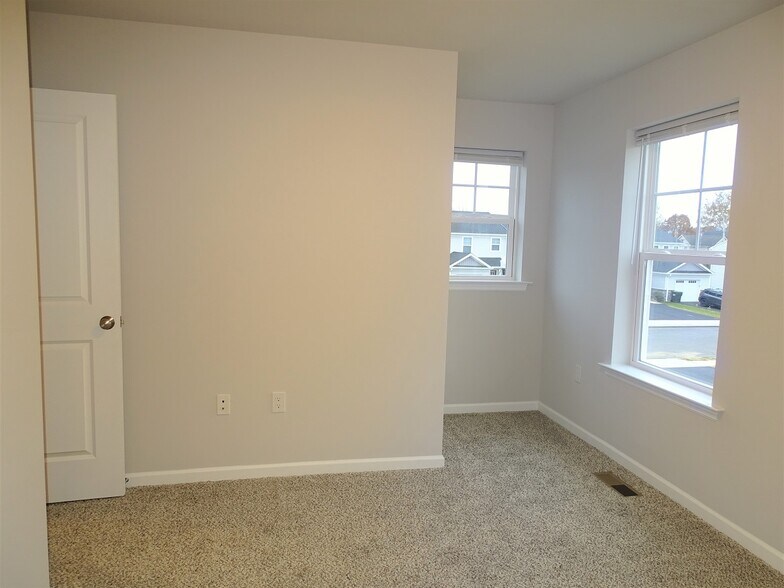 Building Photo - 14 Cobblestone Ct