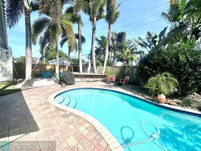 Primary Photo - 1400 NW 46th St
