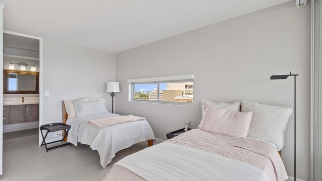 Building Photo - Live the Gold Coast Lifestyle!